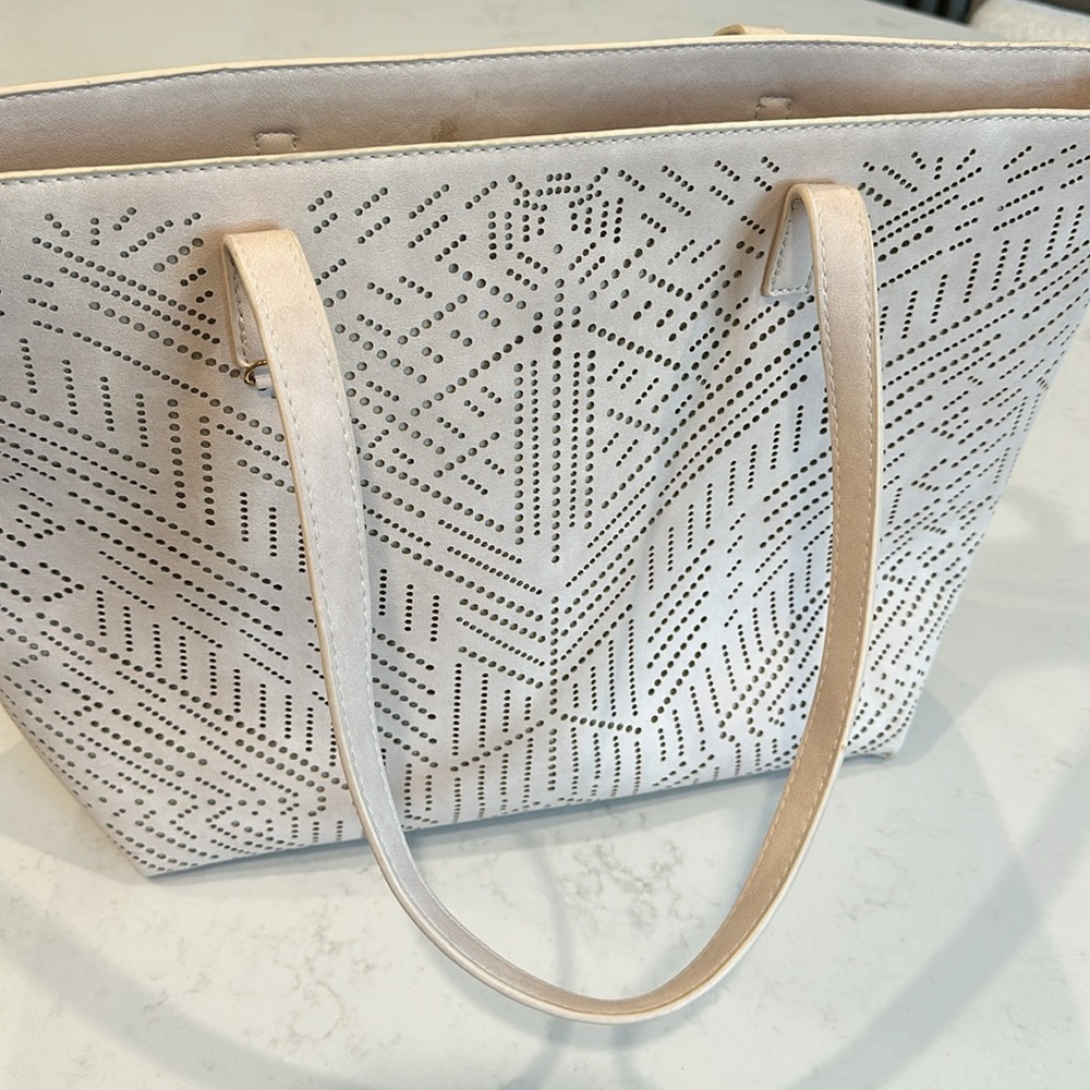 Vegan leather Large Tote bag with magnetic closure at top